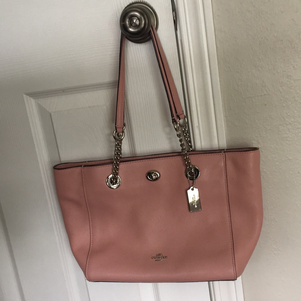 Women’s Coach Pebbled  leather tote . Silver tone  chain link handle.